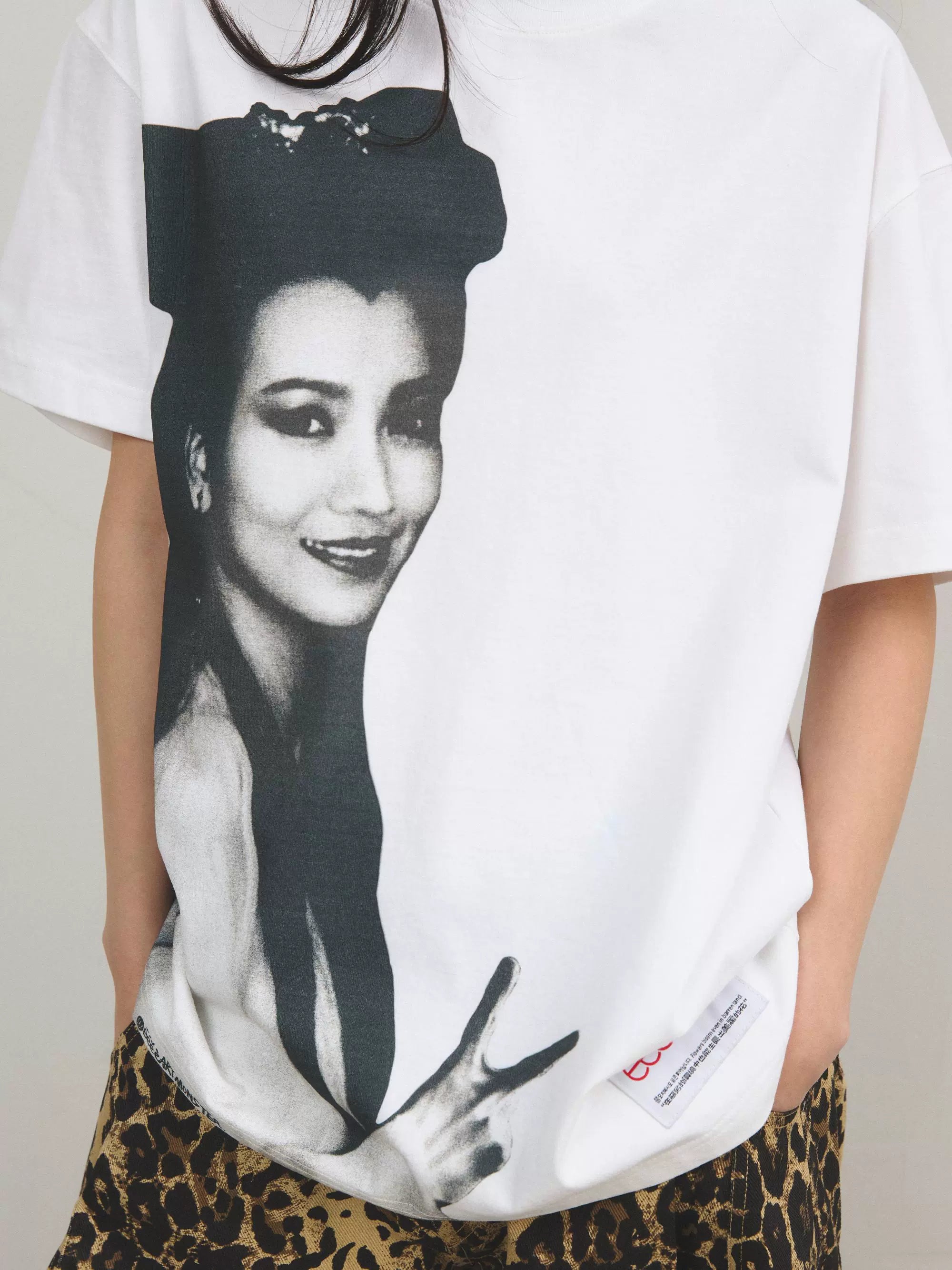 EeeeArtMonster Spoof Vintage Portrait Loose Small Label Tee