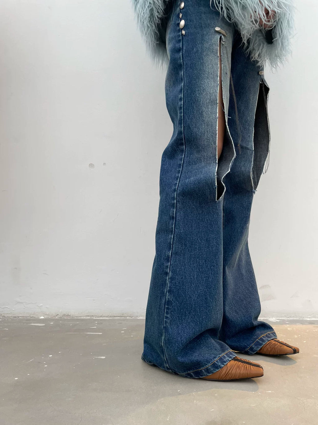 Enteralt Ripped Trim Nailed Jeans