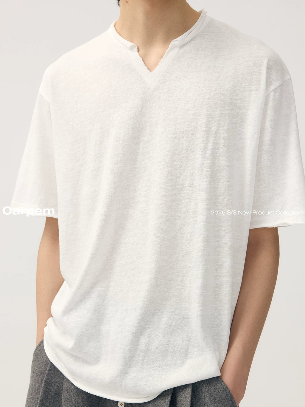 CARPEM Thin V-neck Rough Edge Casual Tee