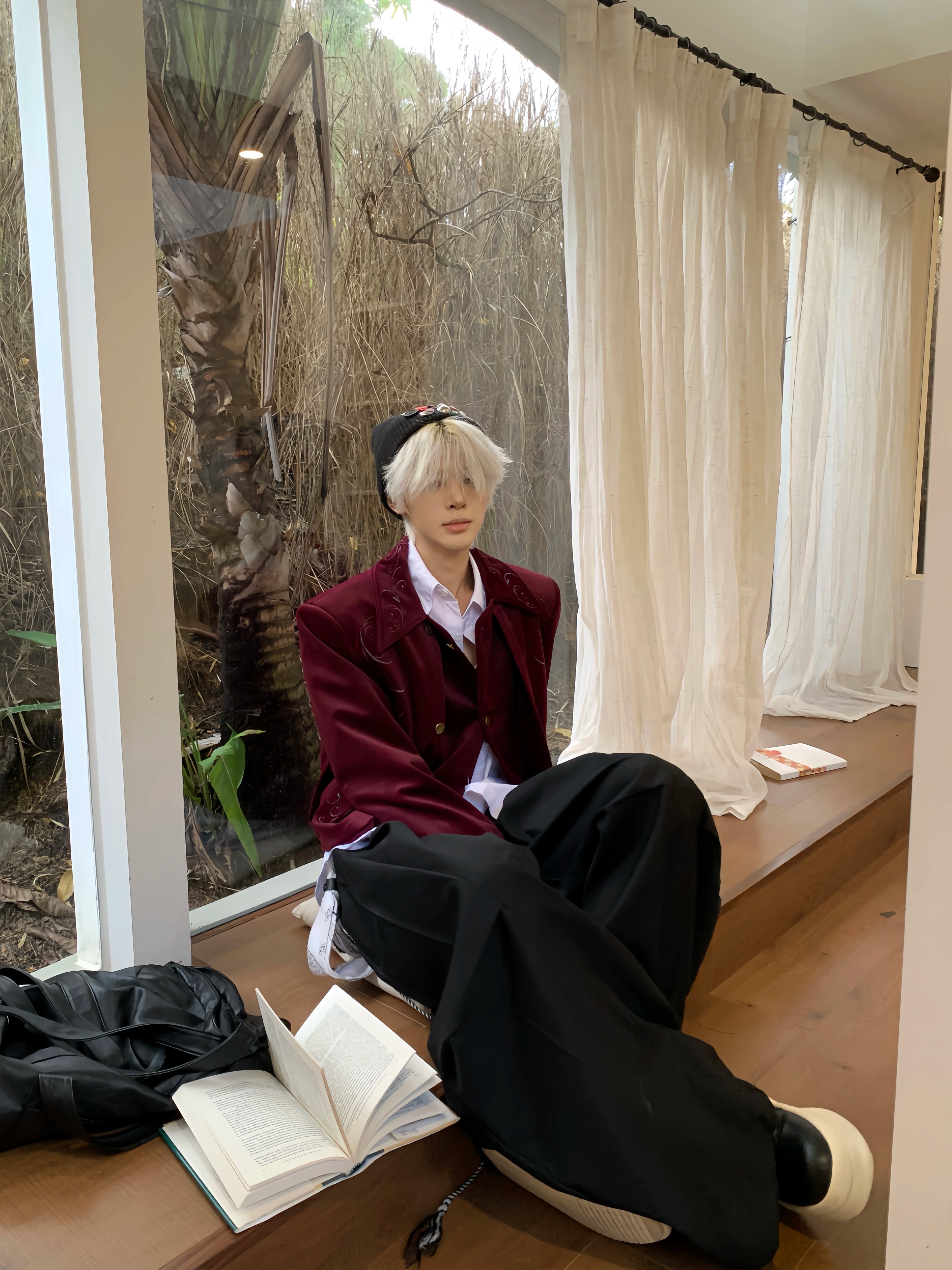 NUndefined Stitching Flocked Ruffian Shoulder Padded Jacket