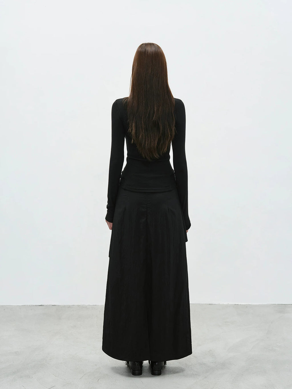 EIGHTHMONTH Irregular Laminated Slim Skirt
