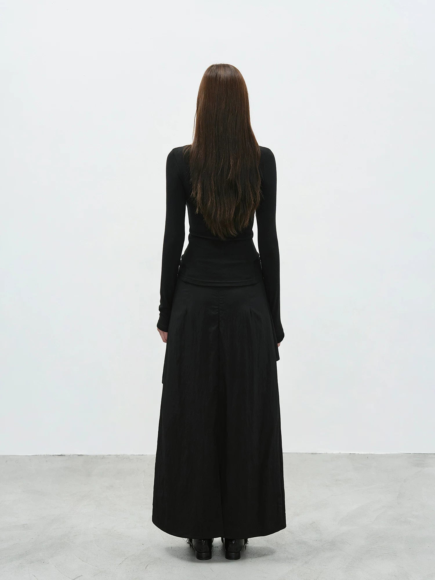 EIGHTHMONTH Irregular Laminated Slim Skirt