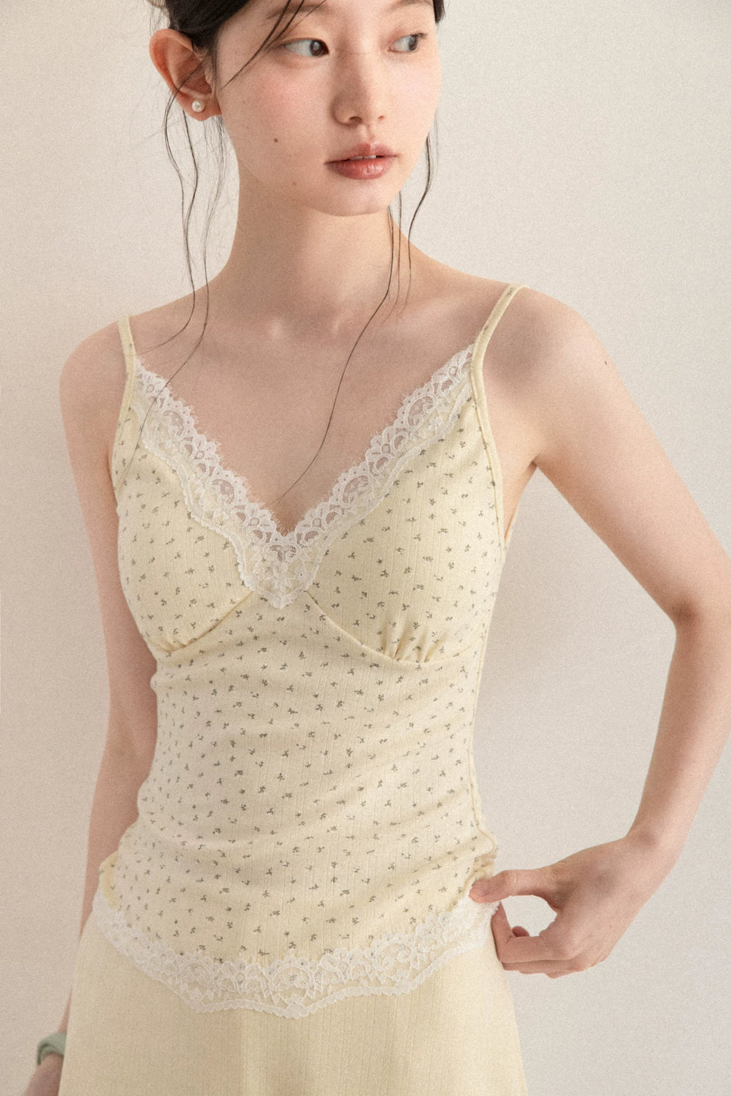 Cantonstory V-neck Lace Sling Vest