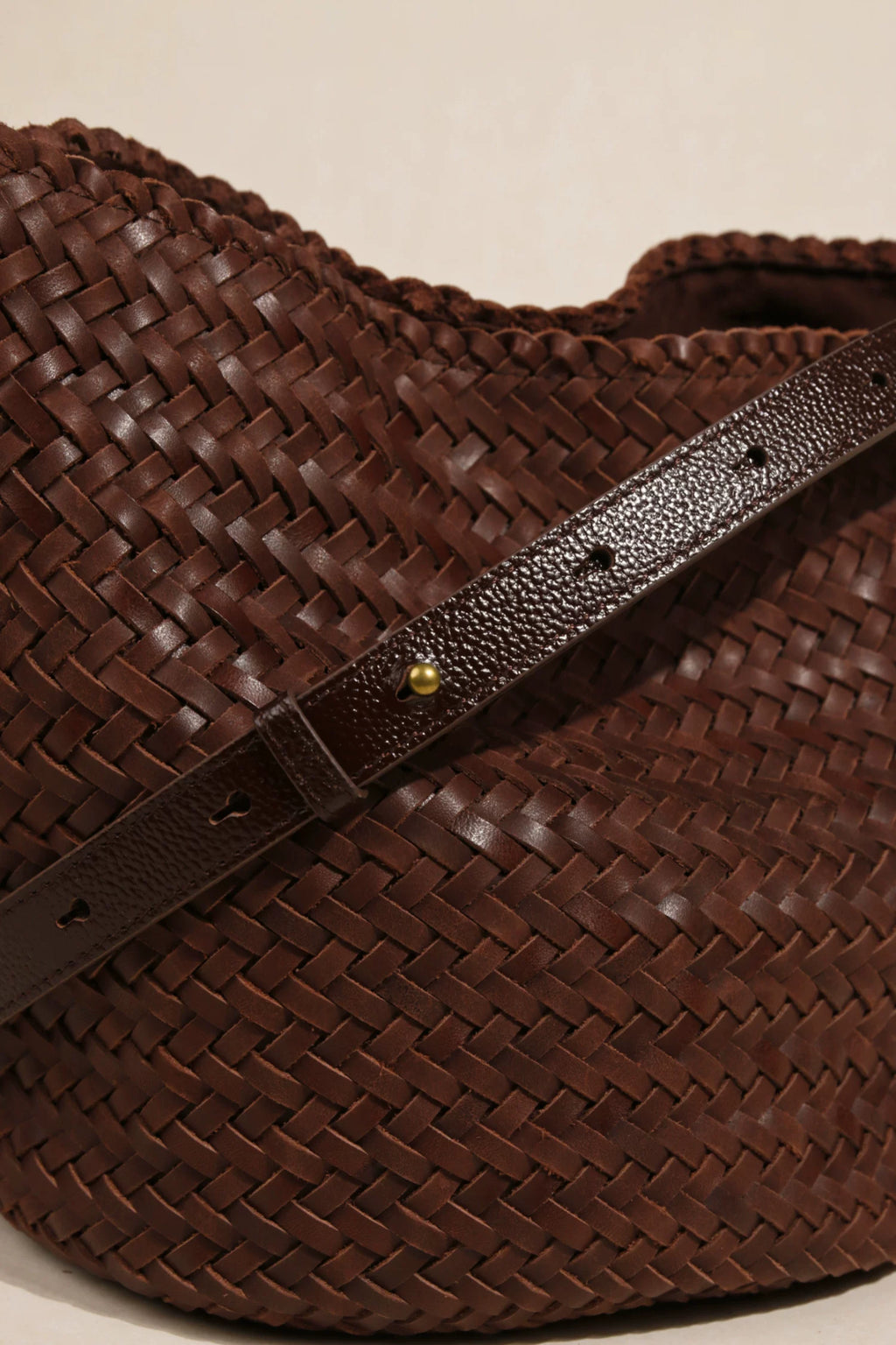 EZRO Cowhide Texture Hand-woven Messenger Bag