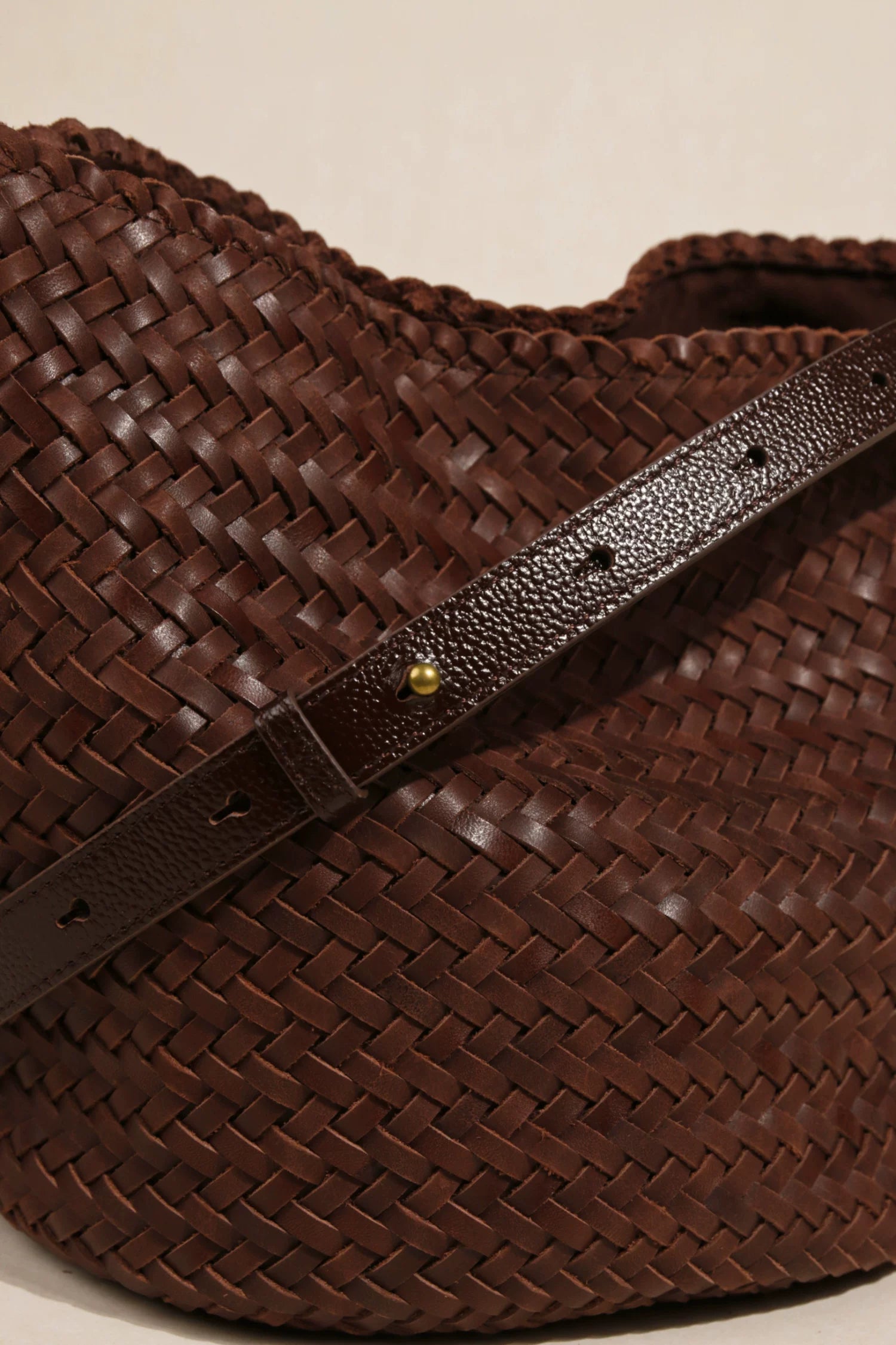 EZRO Cowhide Texture Hand-woven Messenger Bag