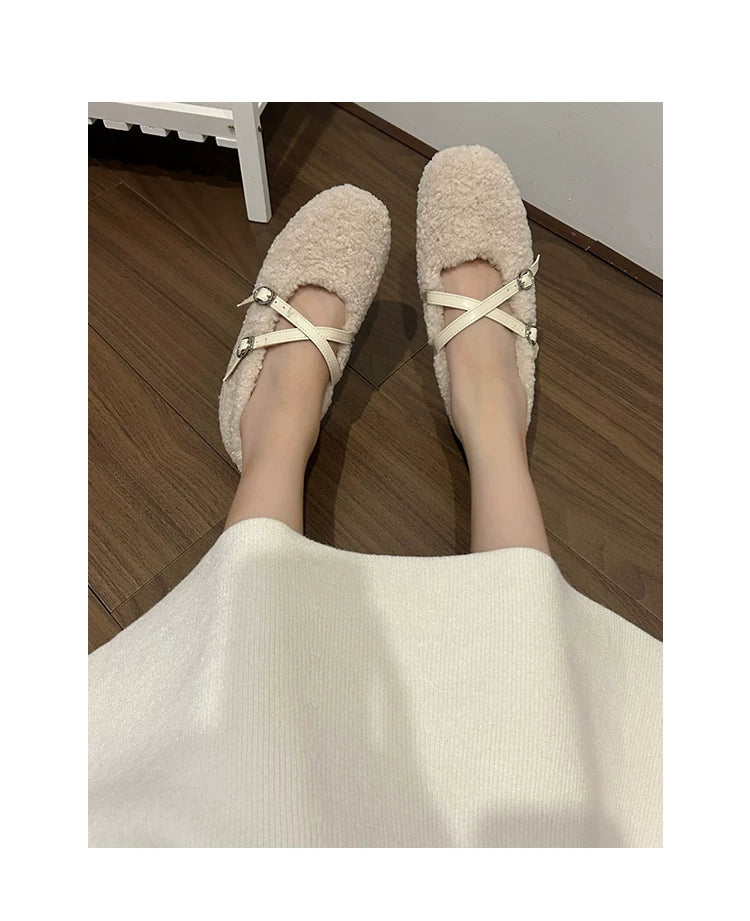 CHRNDXEE Cross-buckle Flat-soled Lamb Wool Shoes