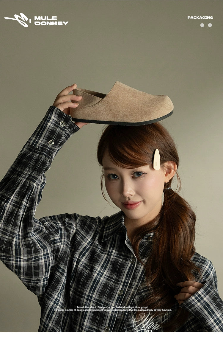 Donkey Wears A Pair of Thick-soled Half-slippers