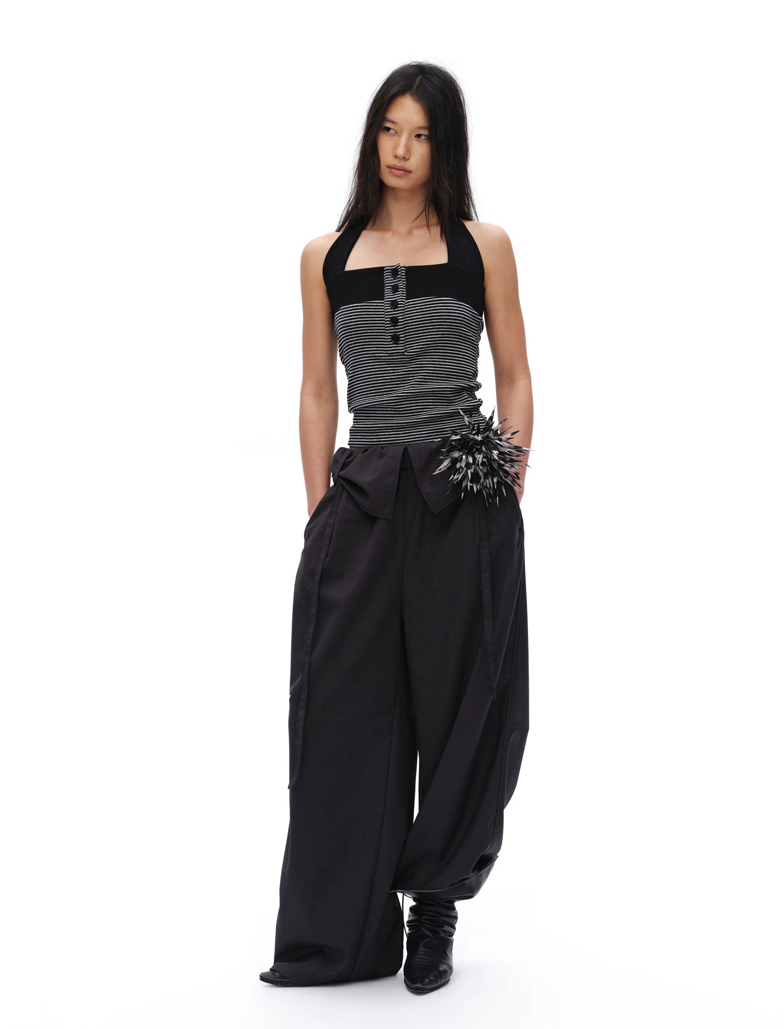 Oinimi Striped Neck Slim Fit Vest