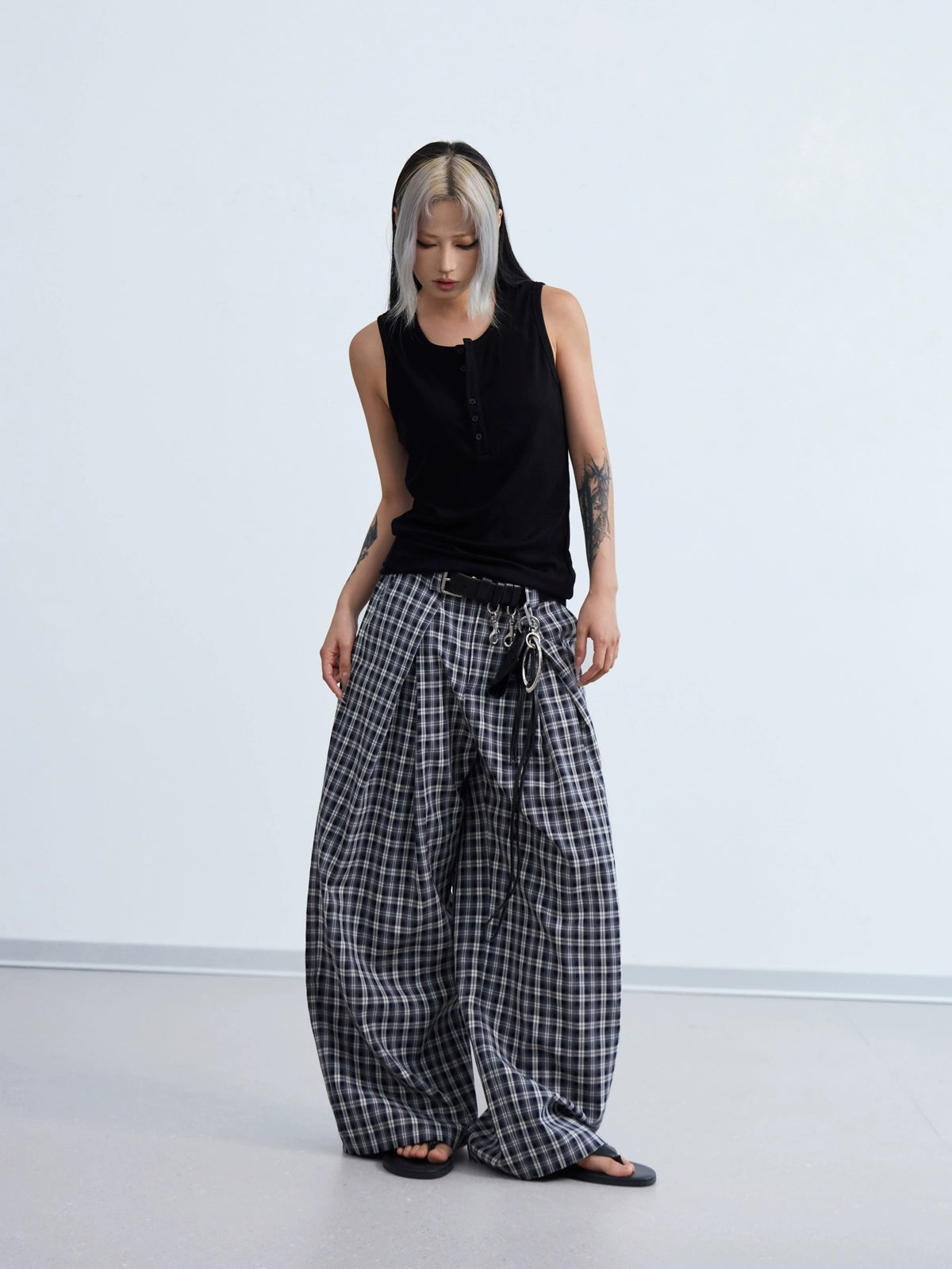 PEOPLESENSE Henry Collar Slim-fit Sleeveless Vest