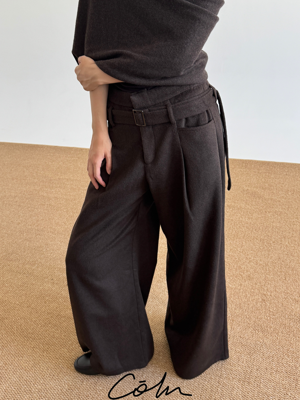 COLN Casual High-waisted Wide-leg Pants