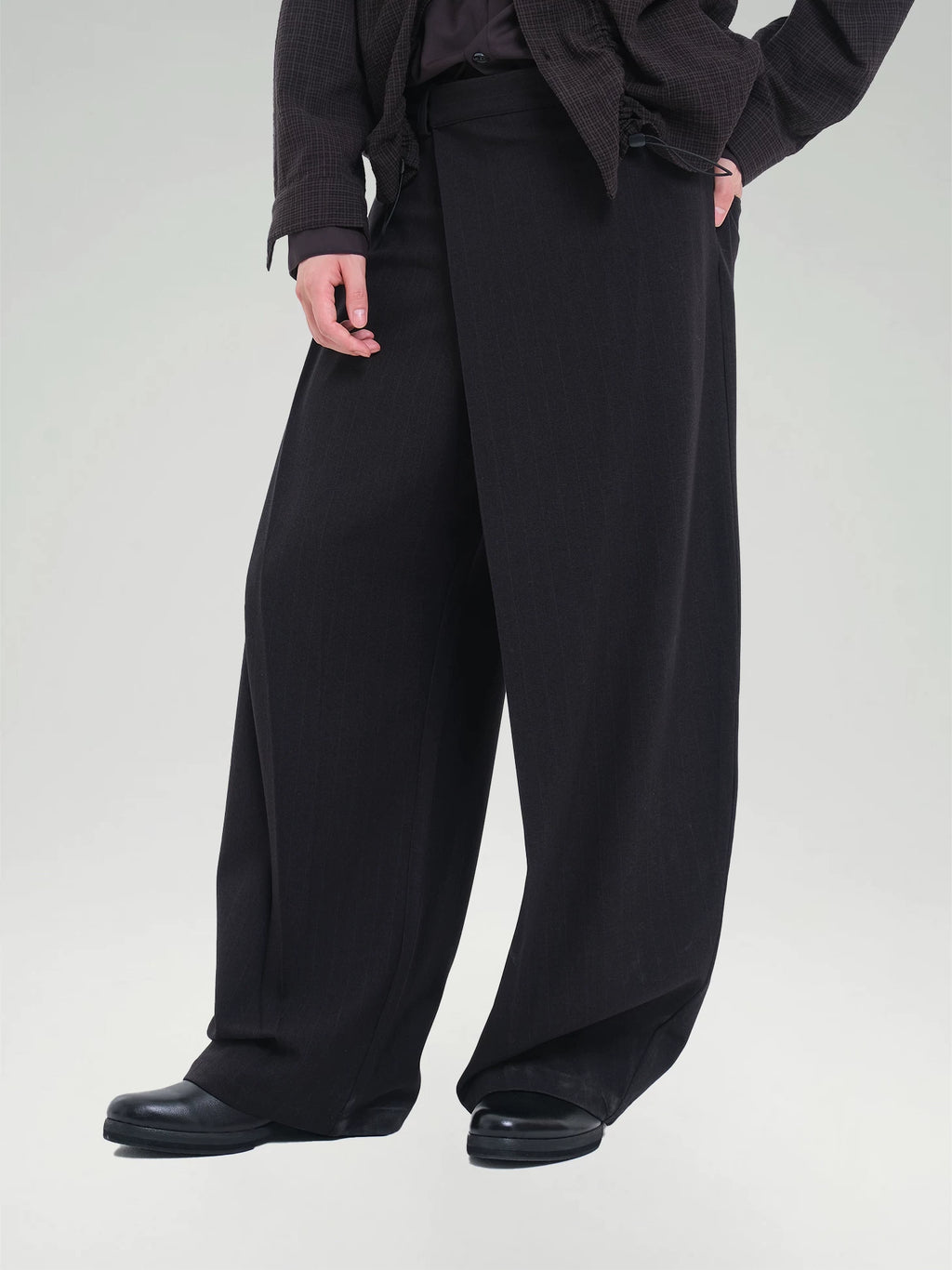 TZ Striped Pleated Loose-fitting Wide-leg Trousers