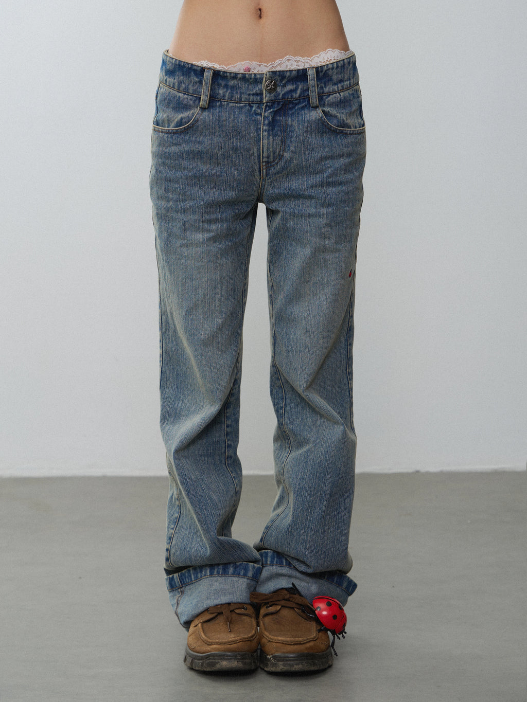 In Two Twos Medium Low Waist Straight Beetle Embroidered Jeans