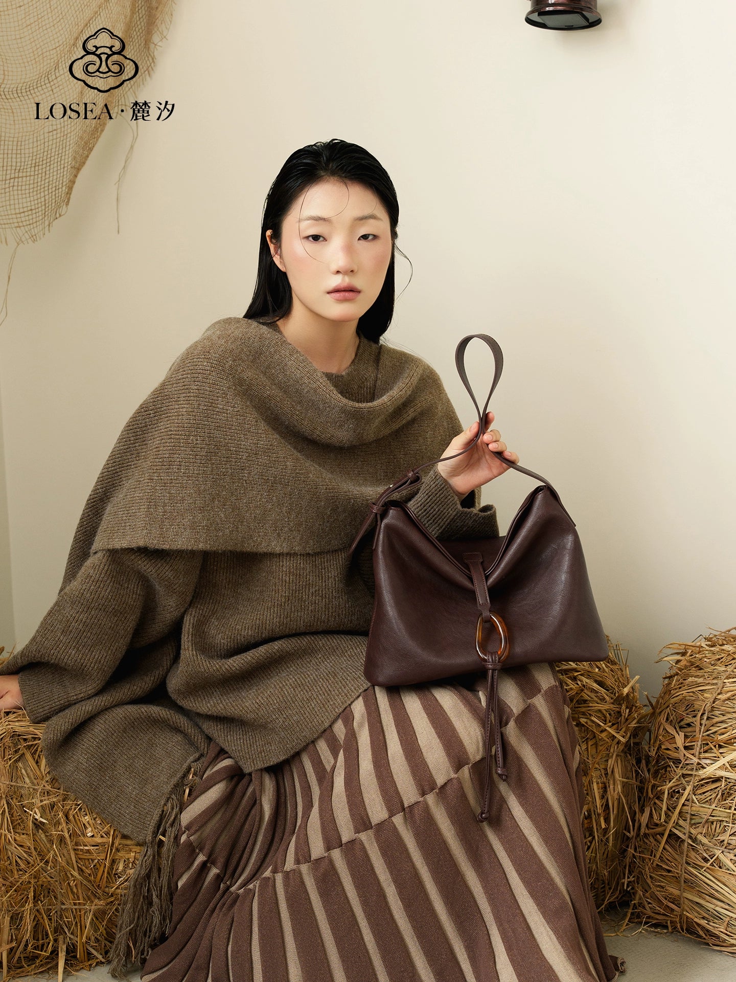 LOSEA Premium Vintage Special-Shaped Buckle Underarm Bag