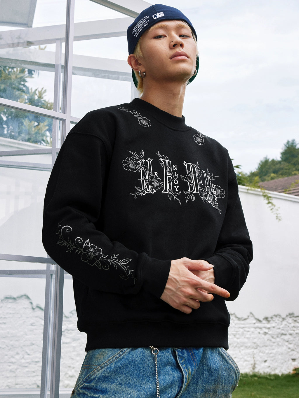MEDM Alphabet Flower Bag Needle Crew Neck Fleece Sweater