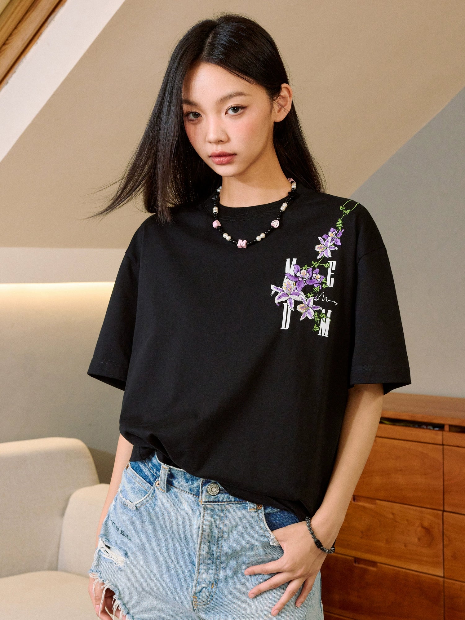 MEDM Vine Flower Embroidery Casual Tee