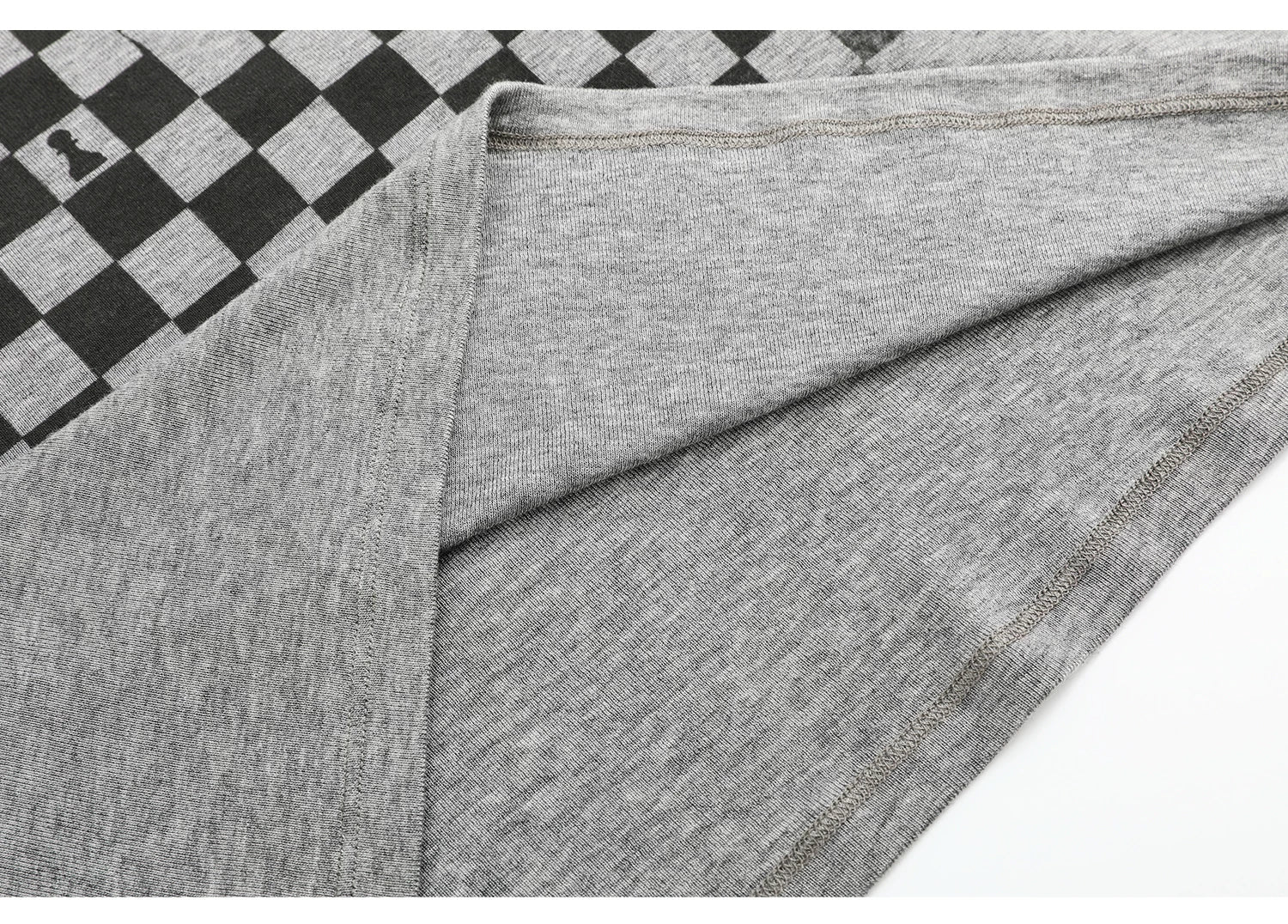 No E Mosen Checkerboard Portrait Print Big Neckline Loose Tee