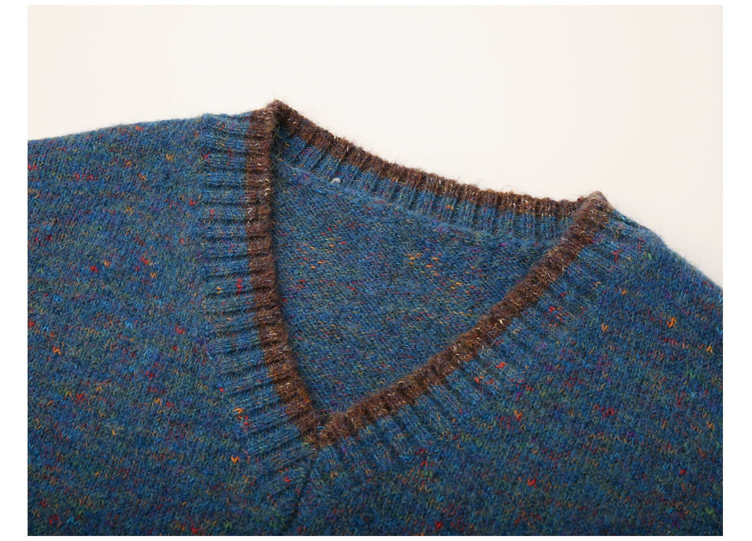 EIGHTHMONTH Vintage Jacquard V-neck Sweater