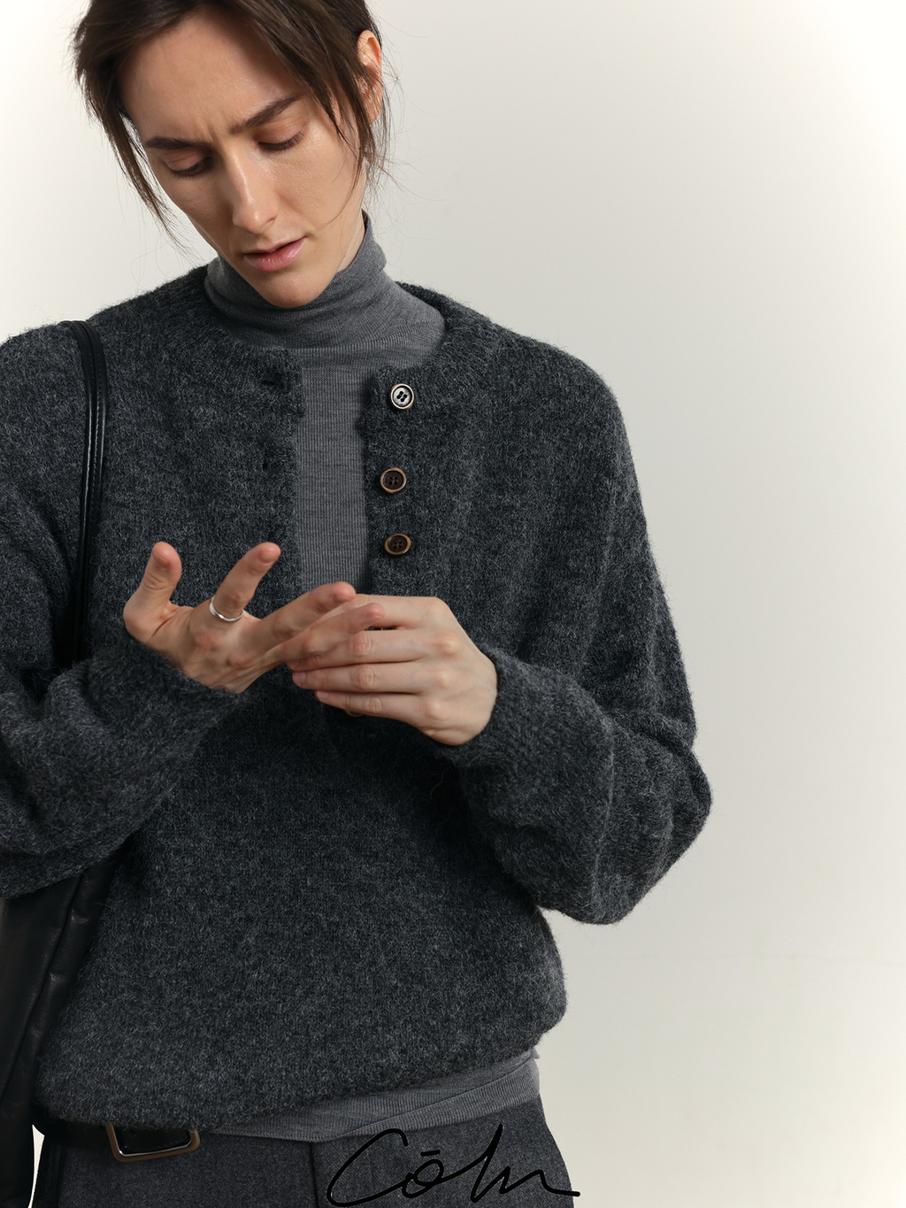 COLN Henry Neck Thickened Sweater