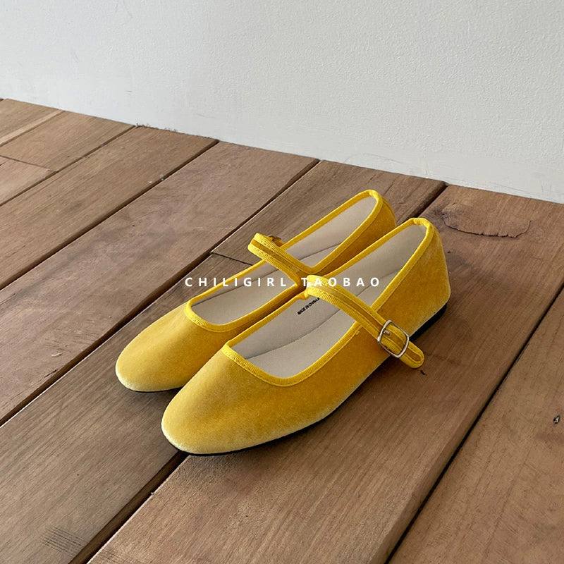 CHILIGIRL Retro Velvet Shallow Mouth Flat Bottom Shoes