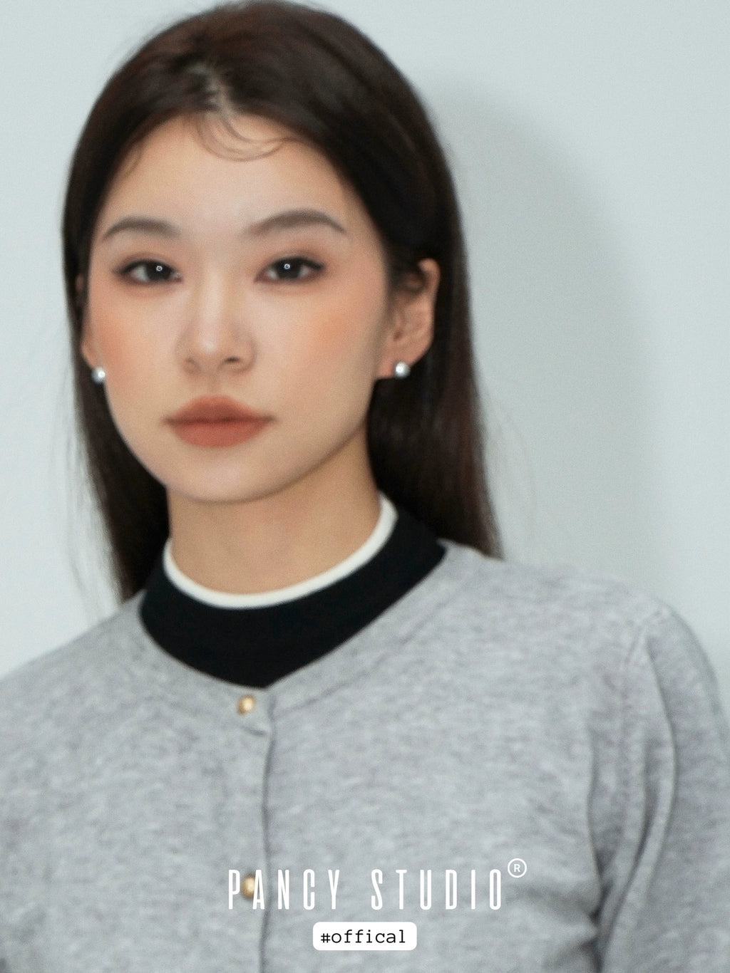 PANCY Low-key Elegant Silver Gray Pearl Stud Earrings