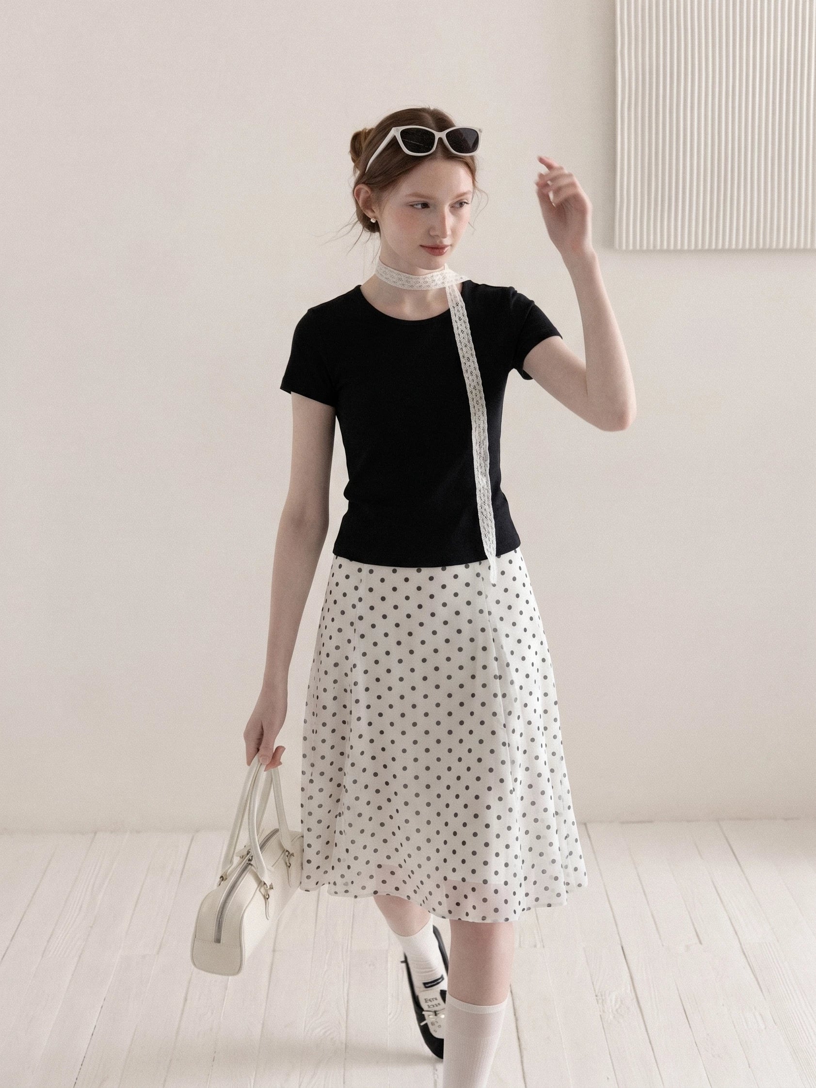 Cantonstory Crew Neck Front Shoulder Kinked Backless Slim Tee