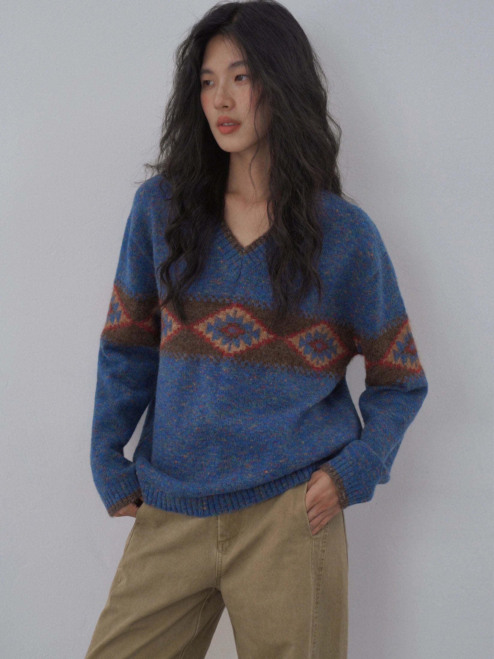 EIGHTHMONTH Vintage Jacquard V-neck Sweater