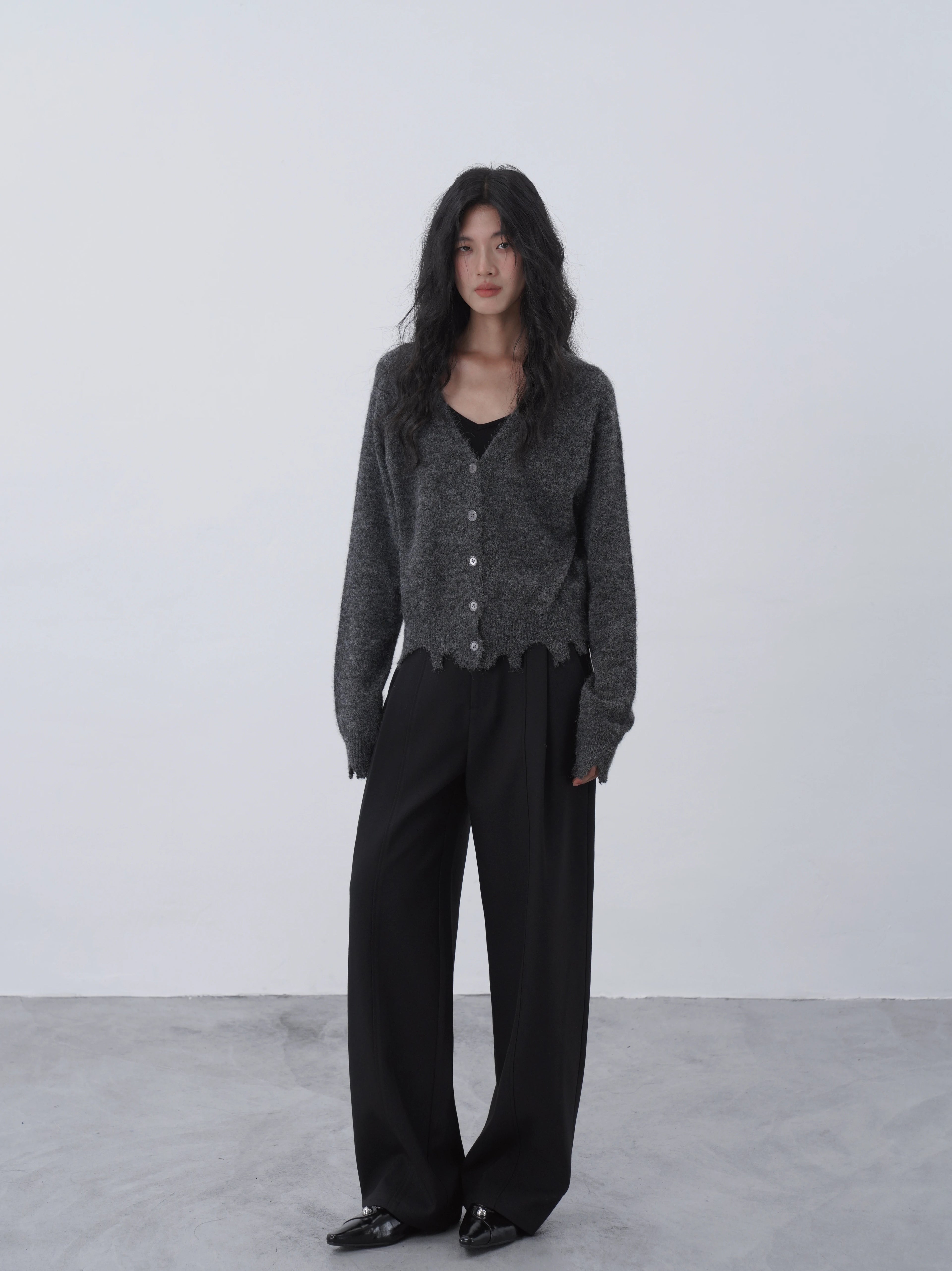 EIGHTHMONTH V-neck Loose-fitting Rough-knit Cardigan