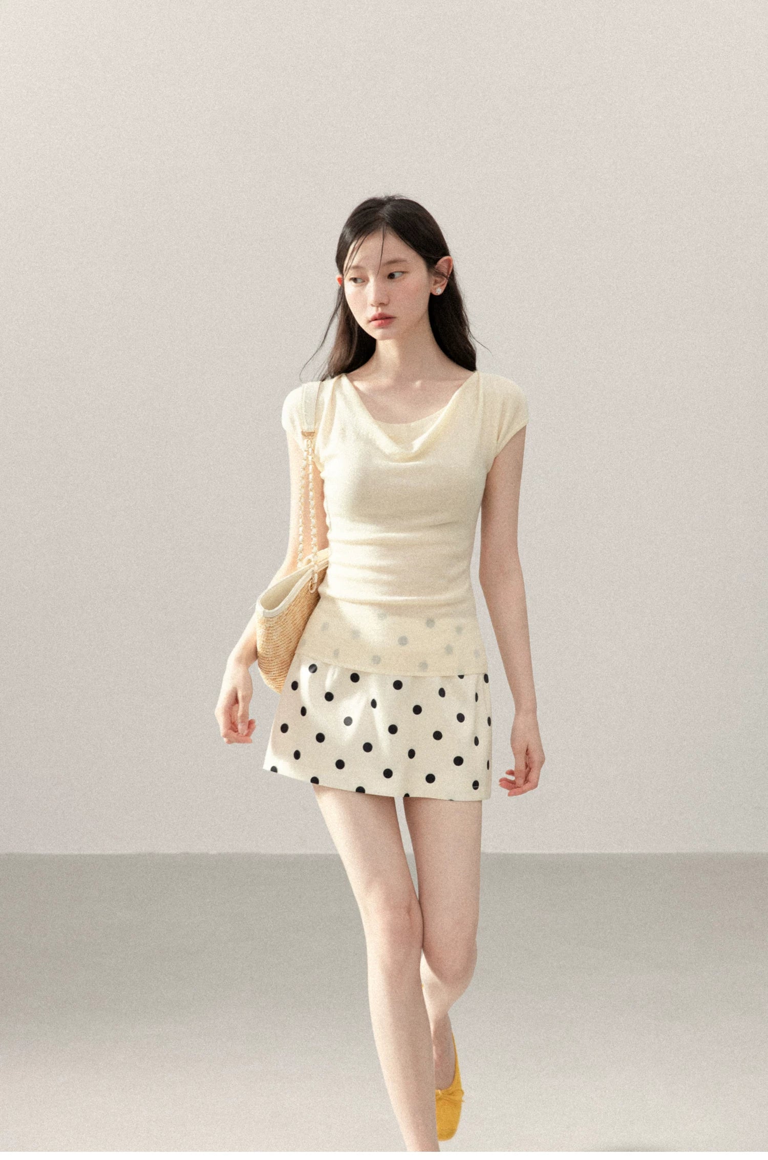 Cantonstory Slim Fit and Thin Waist Short Sleeve Knitted Tee