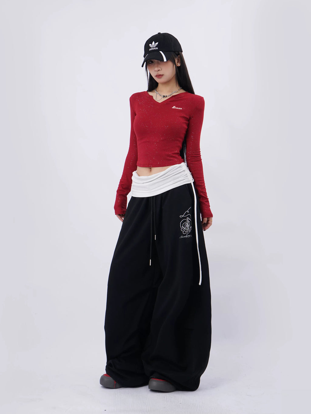 SAMUSAN Rose-embroidered Wide-leg Cargo Pants