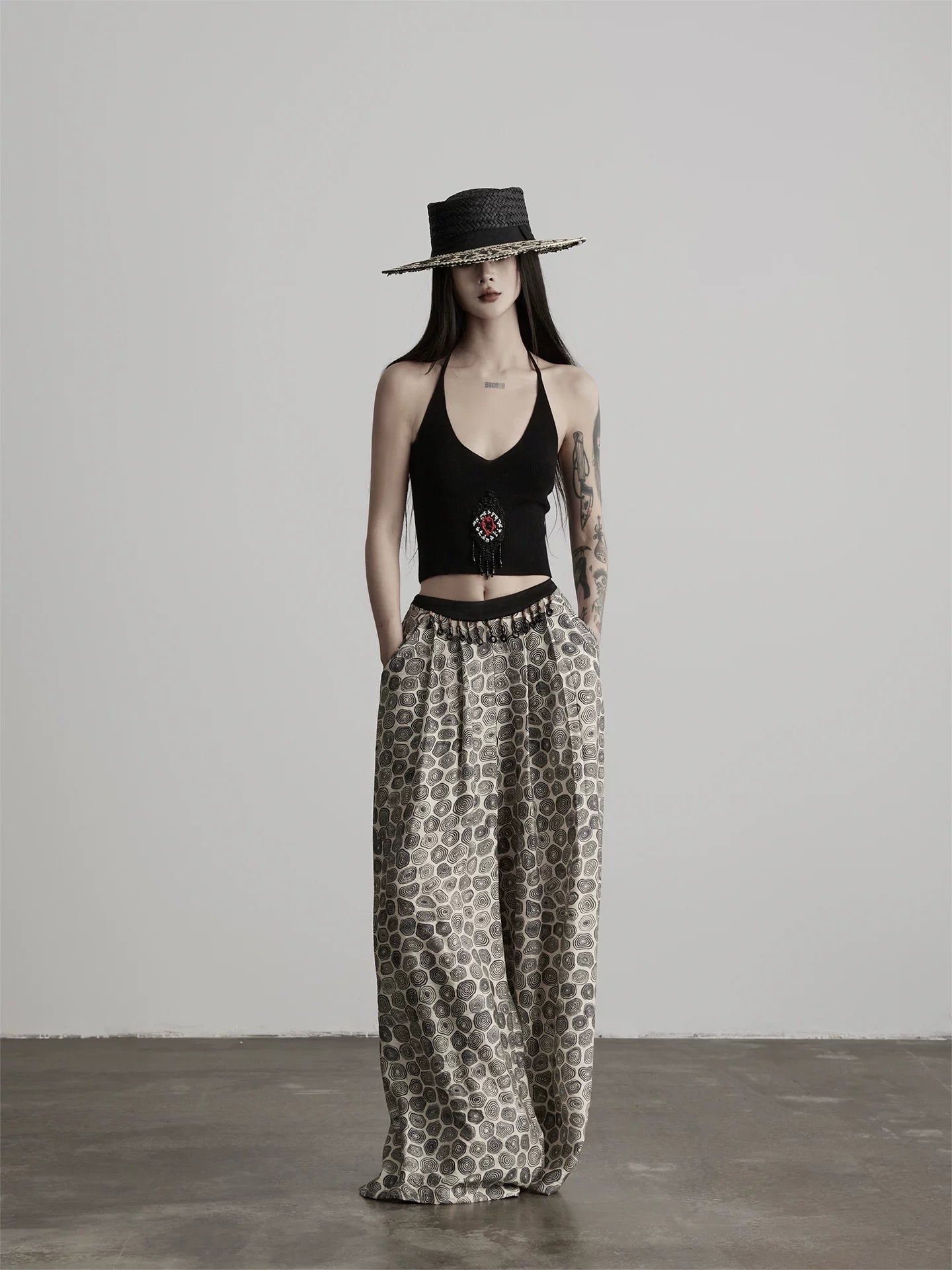 INDULGE Hand-woven Bead-knitted Slim-fit Short Vest