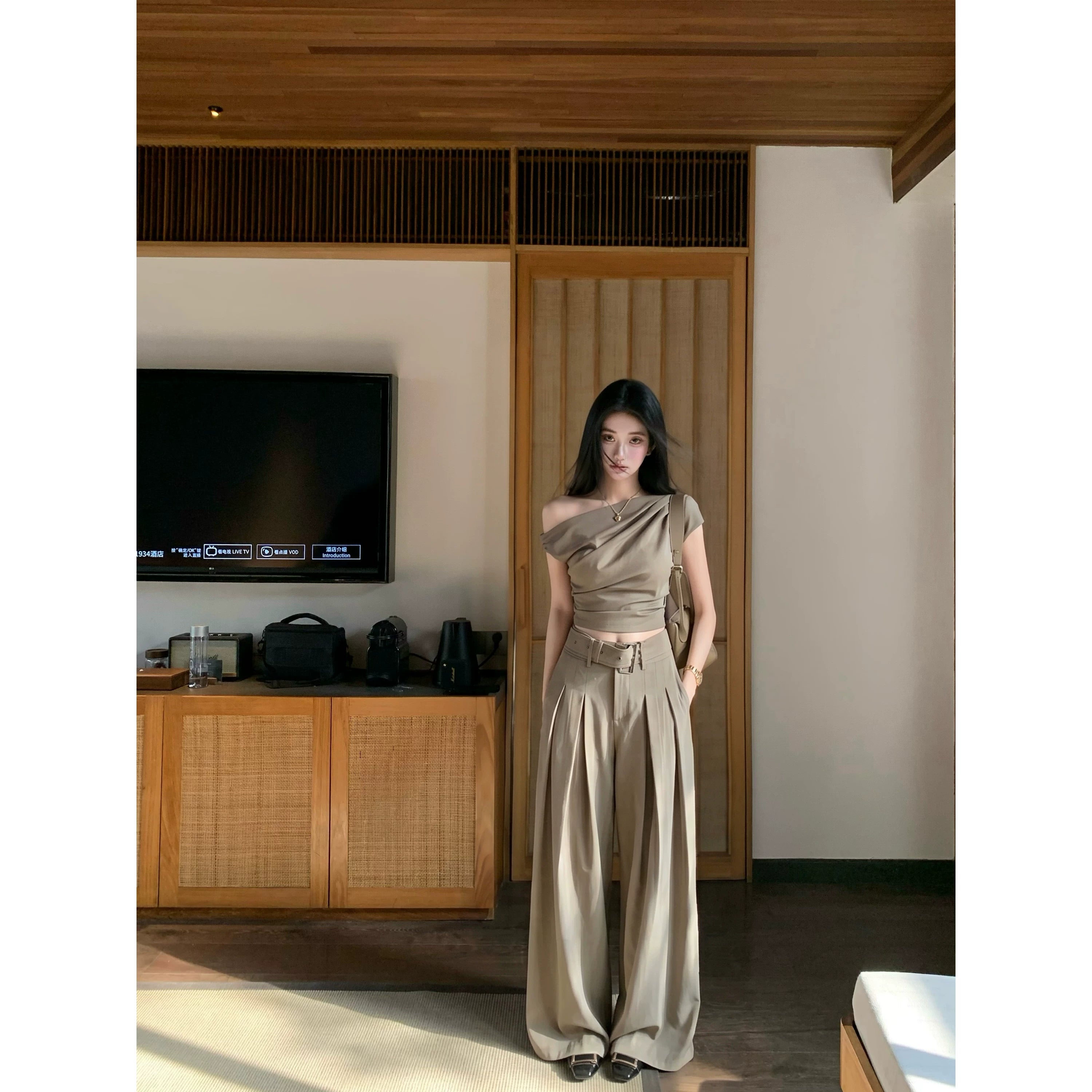 Barb Chill Slash Shoulder Top Casual Wide Leg Pants Temperament Set