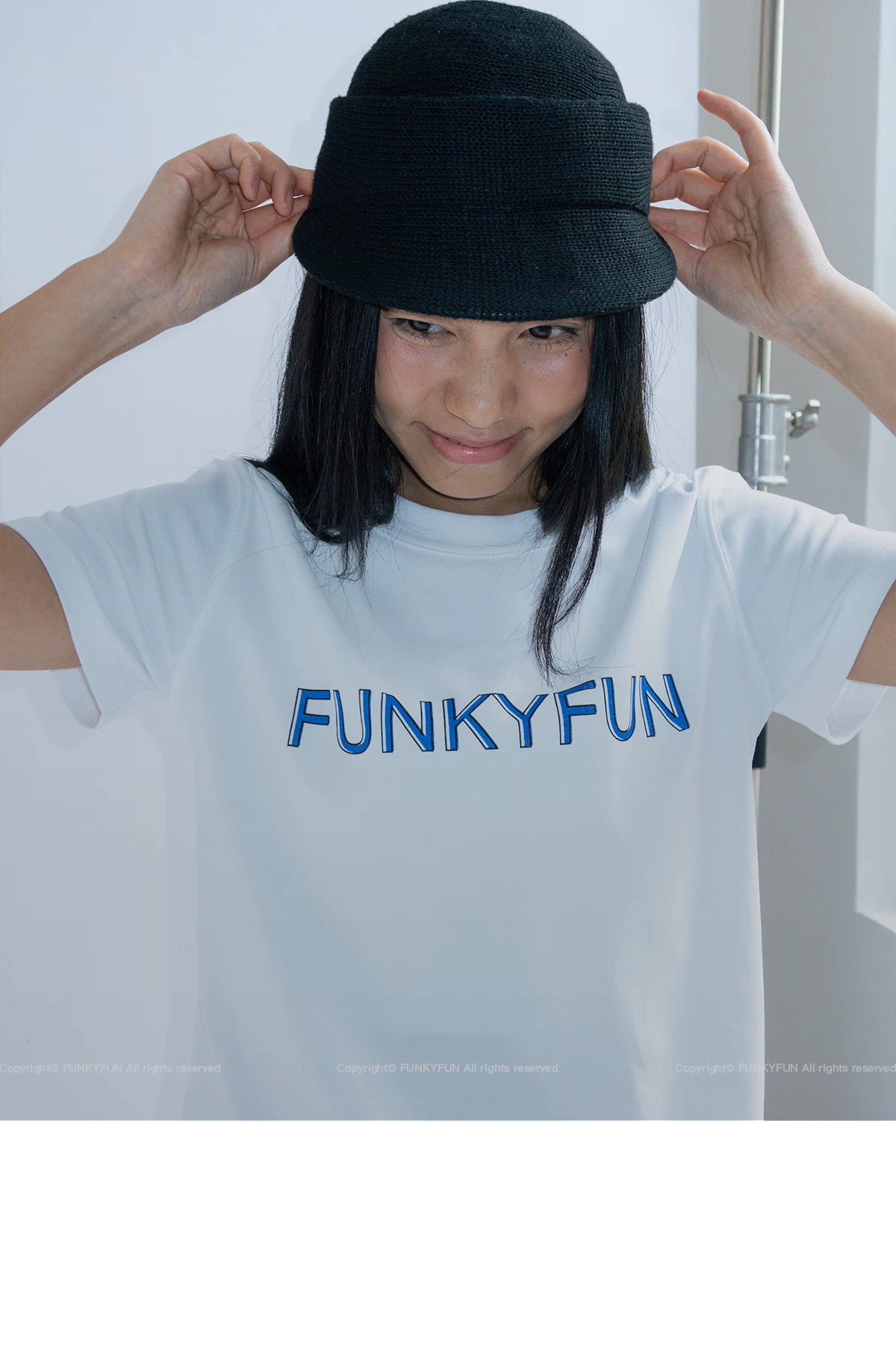 FUNKYFUN Contrasting Color Front Shoulder Simple Tee