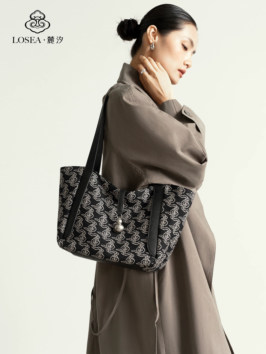 LOSEA Versatile Embroidered Vegetable Basket Tote Bag