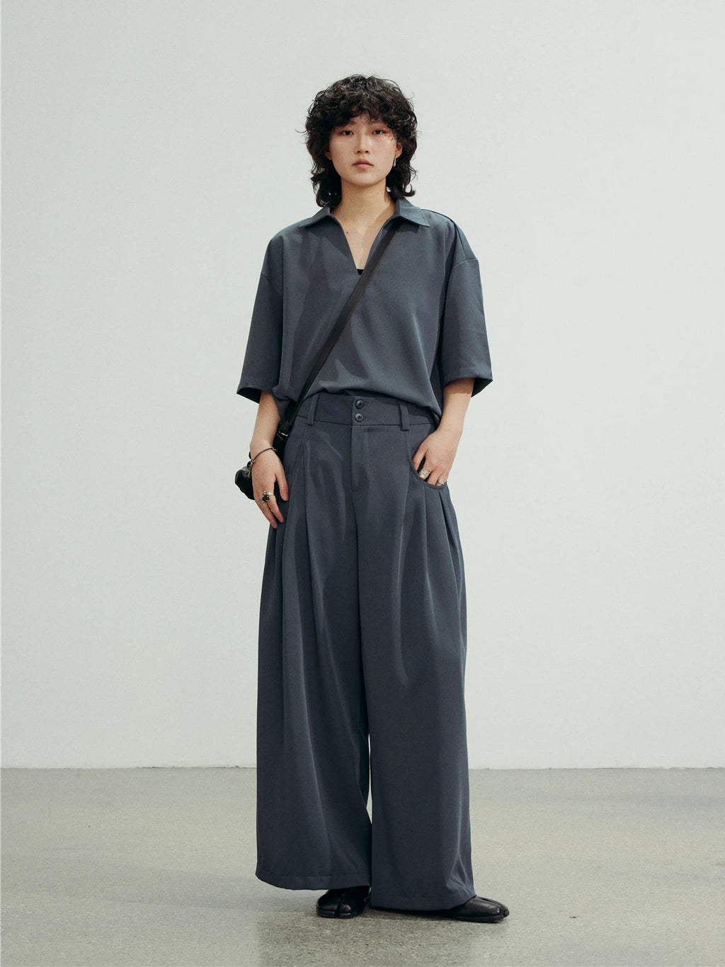 SUNYVONNE Minimalist V-neck Loose Short-sleeve Shirt