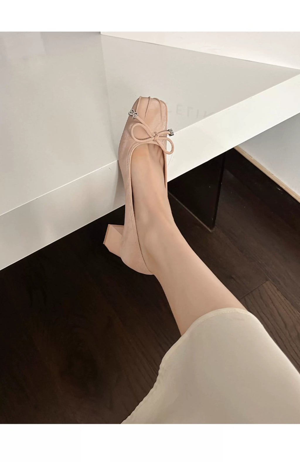 CHRNDXEE Pleated Flannel Square Head Shallow Mouth Middle Heel Single Shoes