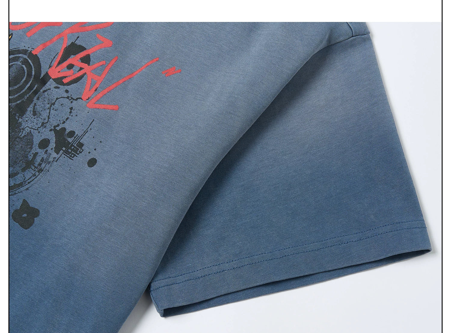 SAXGENWON Graffiti Print Loose Tee