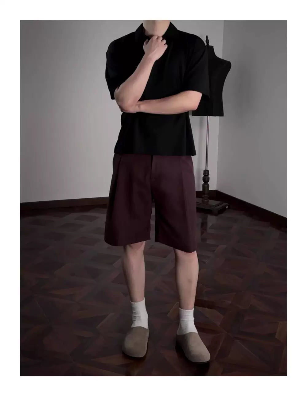 AMBSOM Pleated Straight-leg Shorts