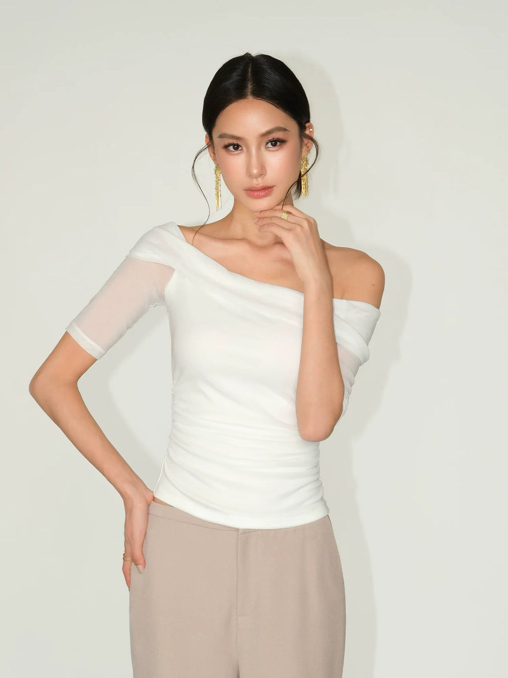 NEVA HU One-word Shoulder Mesh Stitching Slim Tee