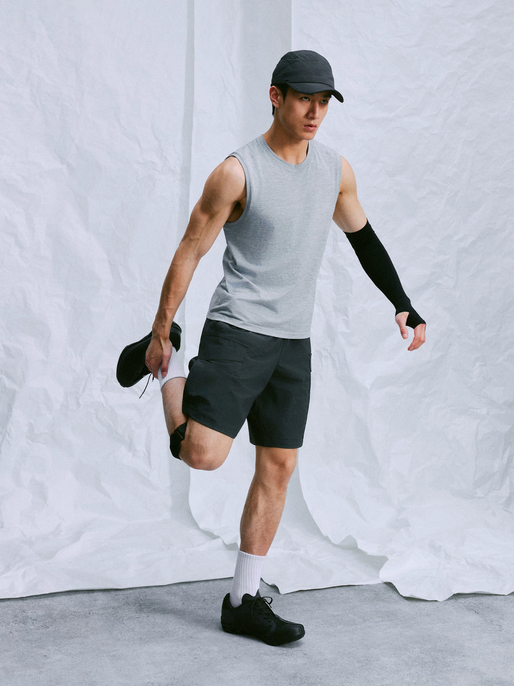 NO LOGO Lightweight and Breathable Multi-pocket Shorts