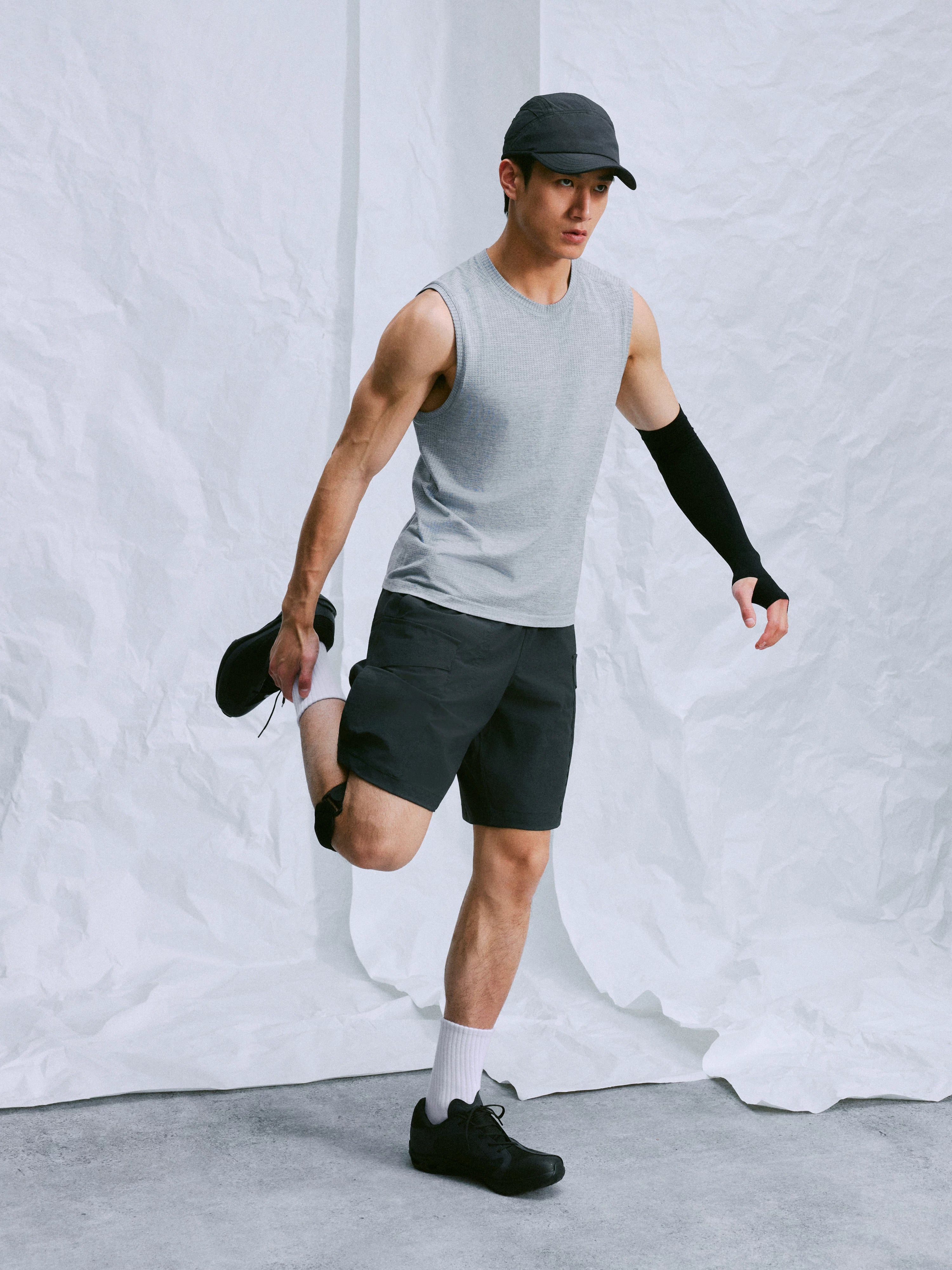 NO LOGO Lightweight and Breathable Multi-pocket Shorts