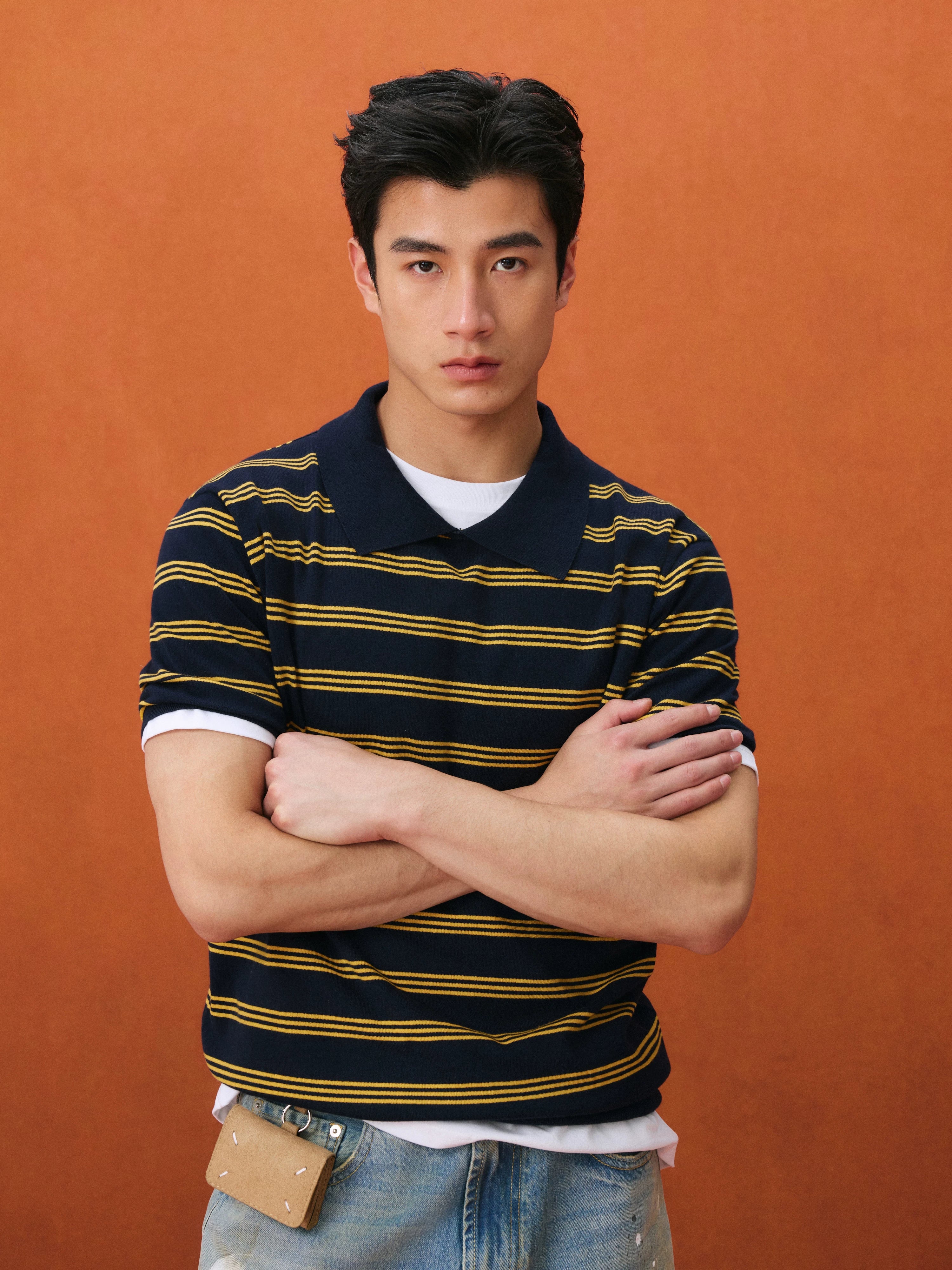 NO LOGO Contrasting Stripes POLO Crew Neck Light Tee