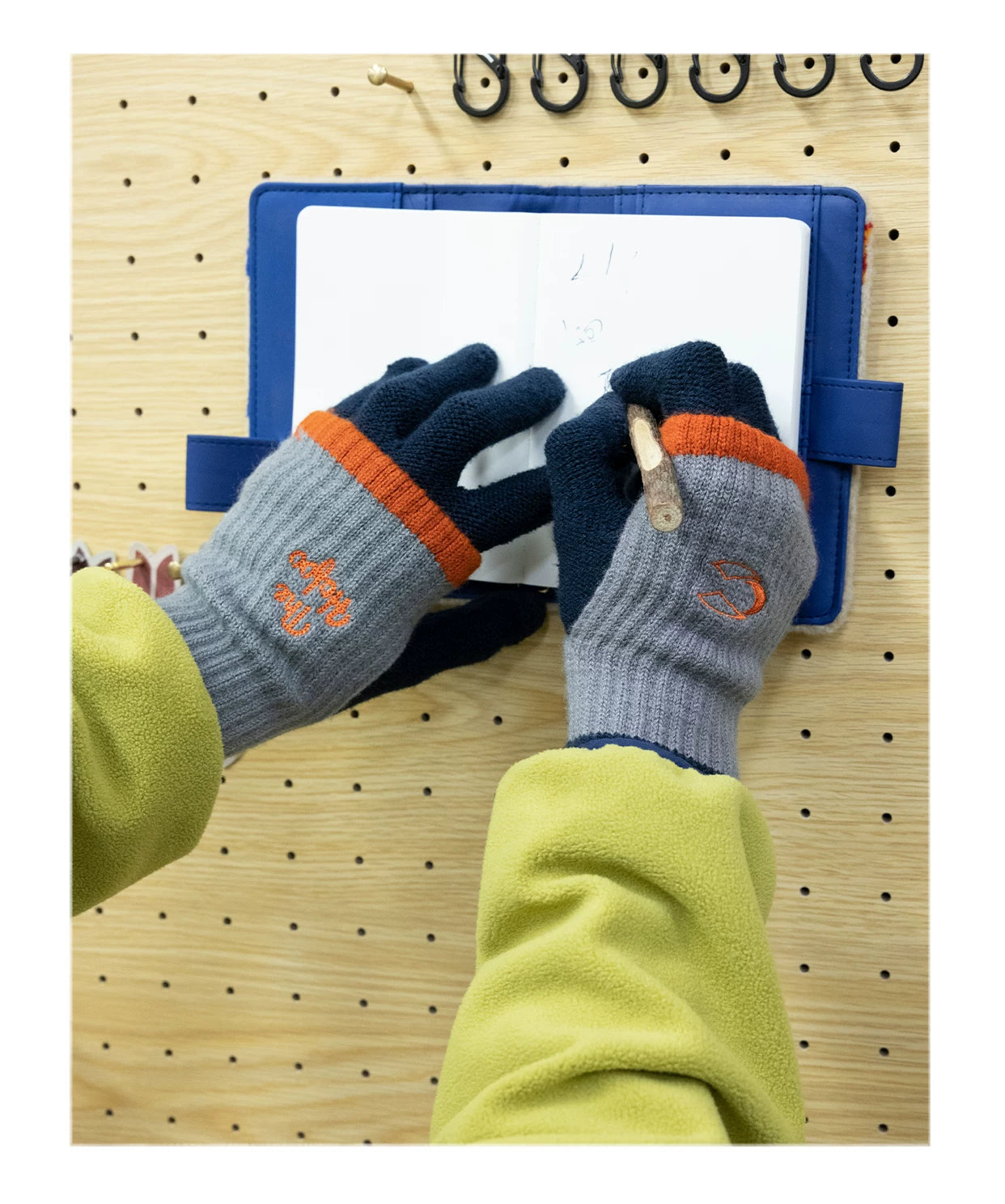 THE HOBOO Knitted Thermal Gloves