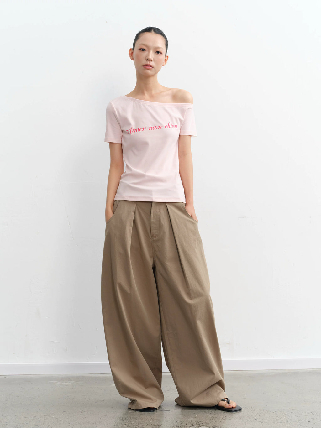 LINY LIBERTY Asymmetrical Slanted Shoulder Printed Slim Tee