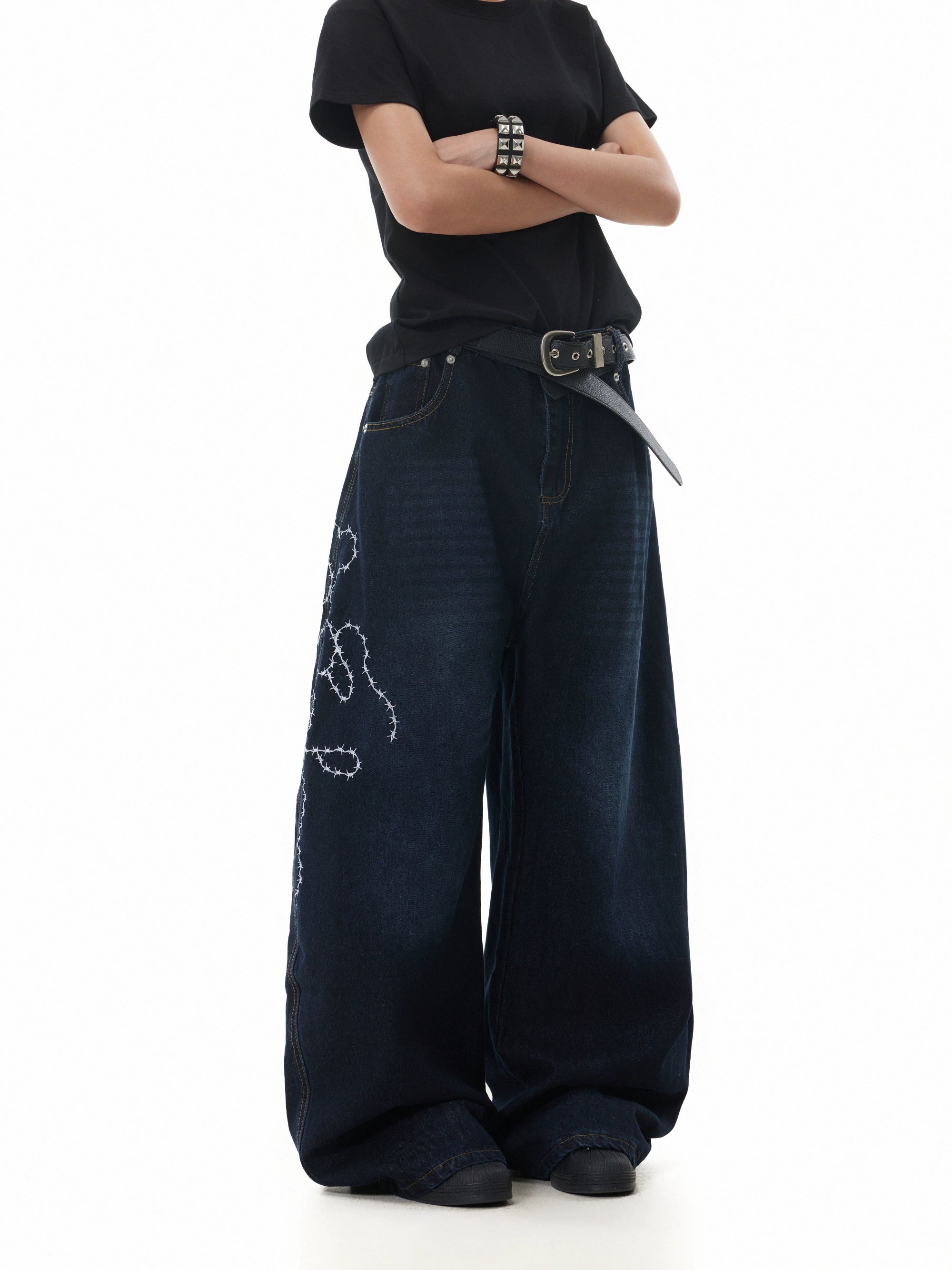 BTSG lightning embroidery washed old scimitar jeans