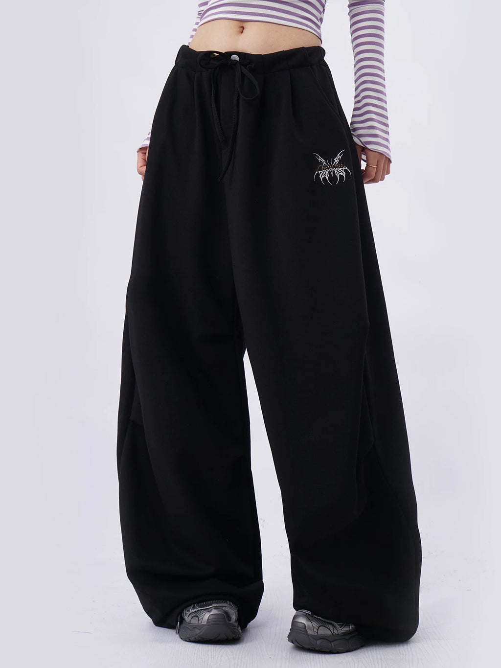 SAMUSAN Wide-leg Pleated Sweatpants