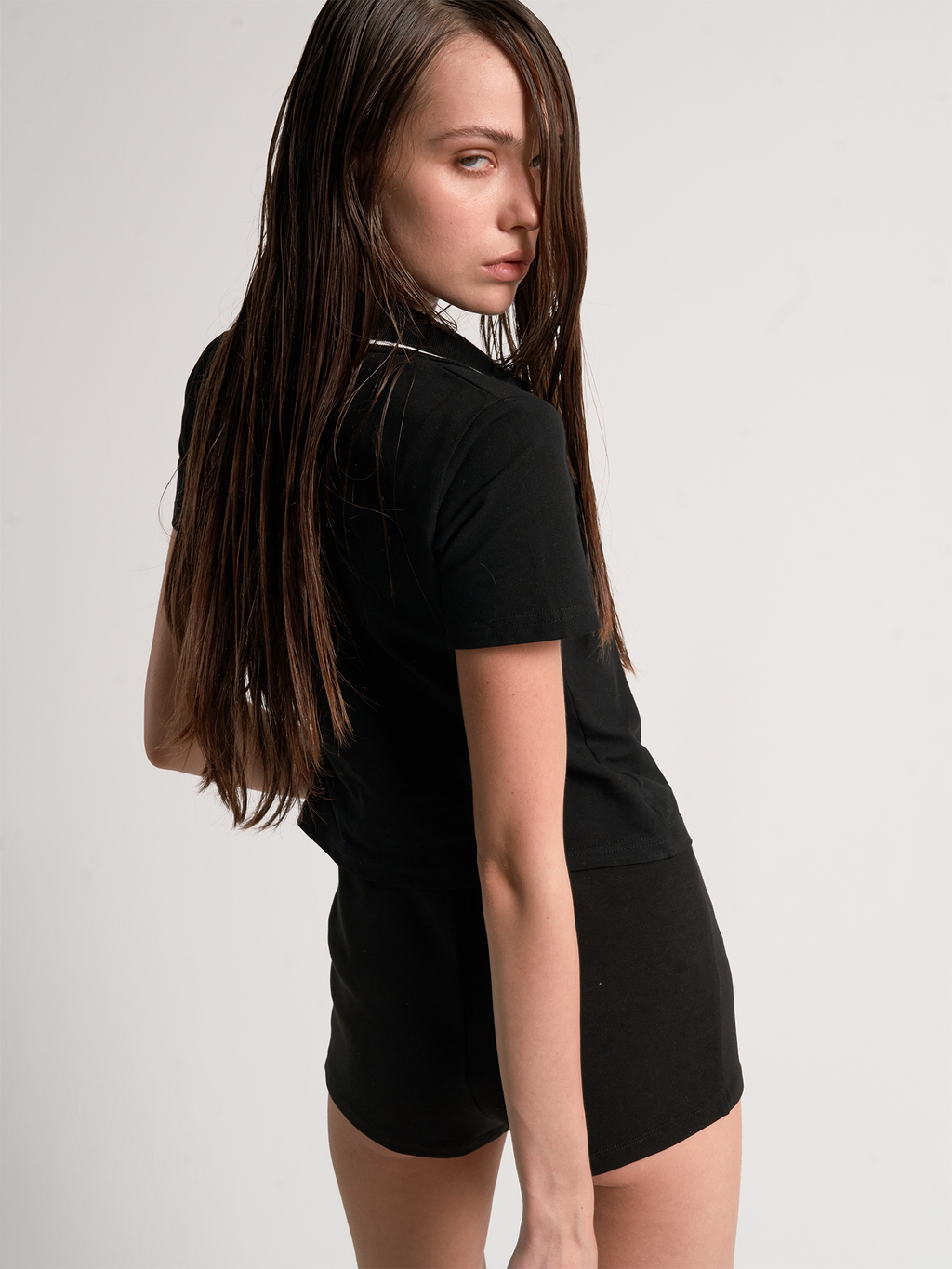 No E Mosen Chain Embroidered Slim Tee