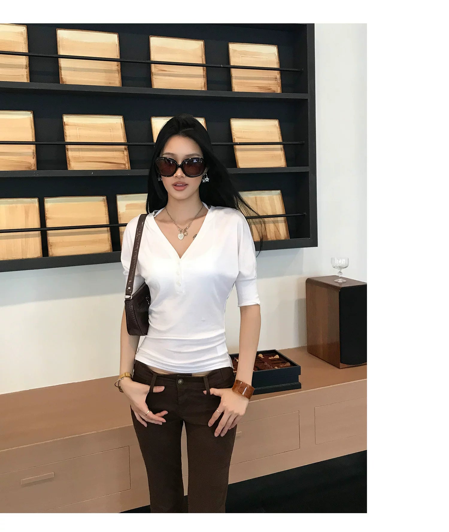 Audwyn V-neck Loose and Thin Tee