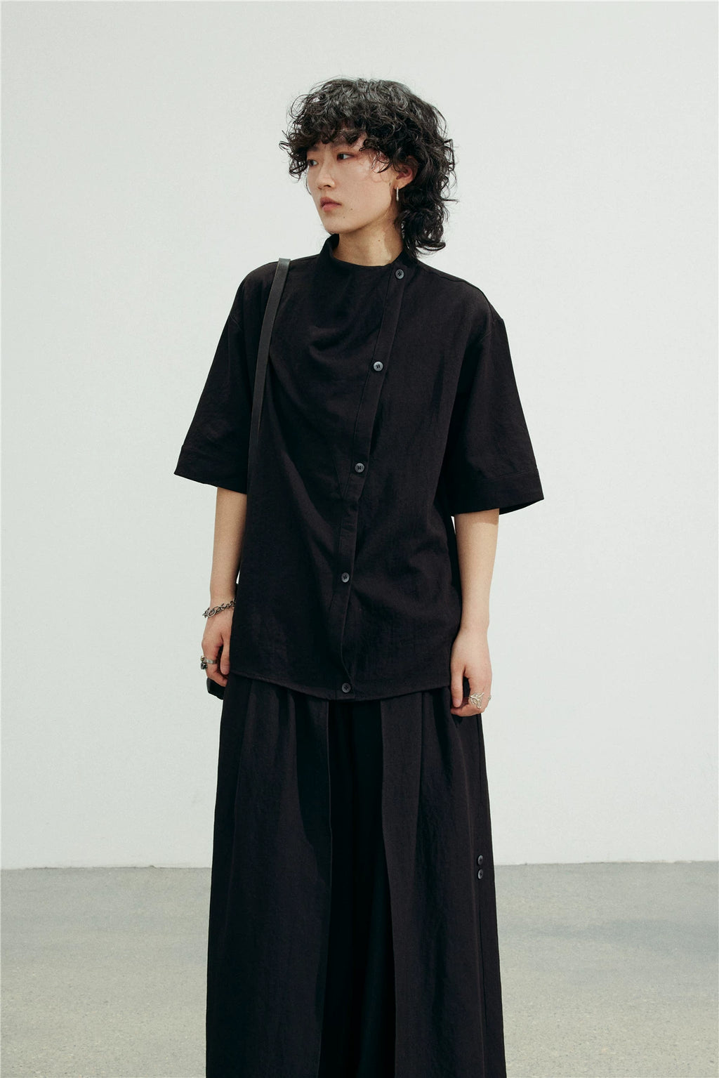 SUNYVONNE Asymmetrical Diagonal Collar Loose Short-sleeve Shirt