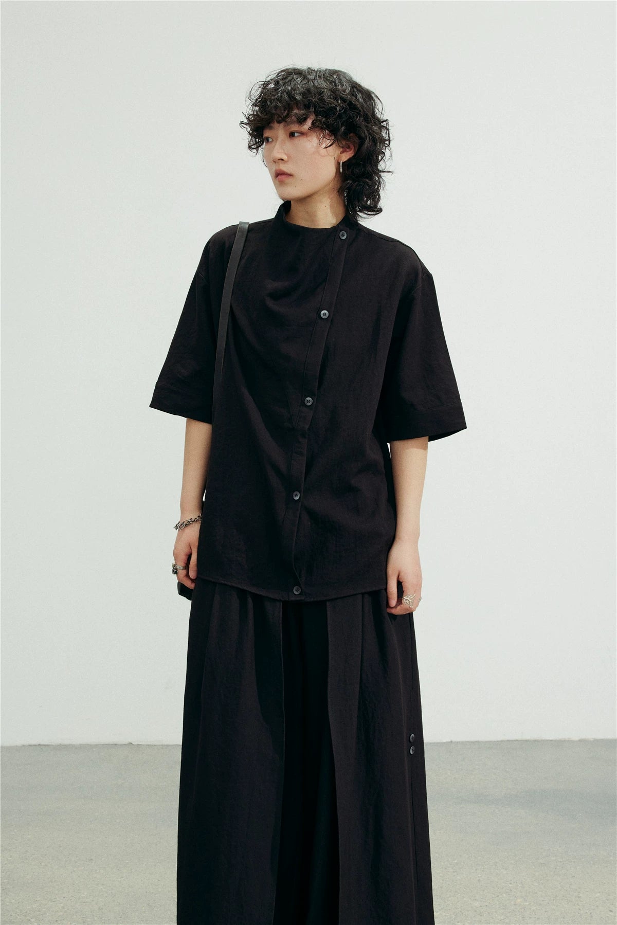 SUNYVONNE Asymmetrical Diagonal Collar Loose Short-sleeve Shirt