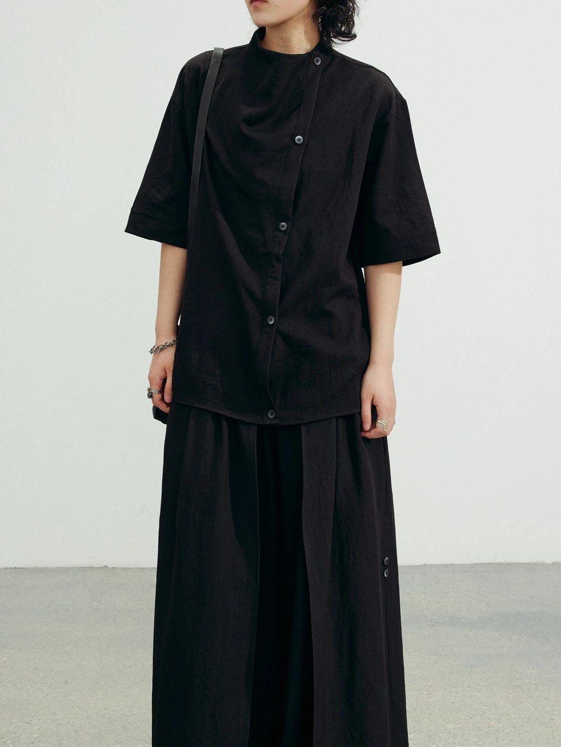 SUNYVONNE Asymmetrical Diagonal Collar Loose Short-sleeve Shirt